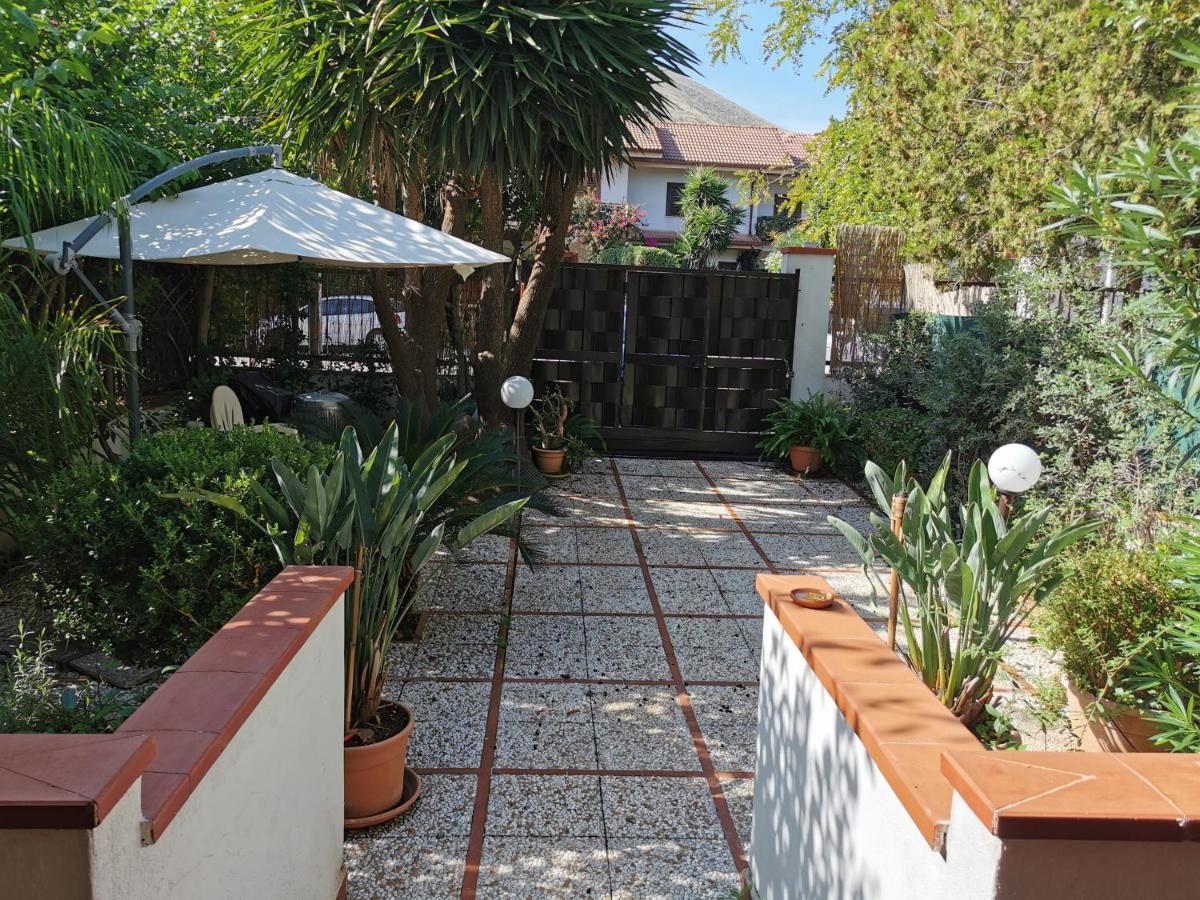 Villa Iris - Mondello Palermo Bagian luar foto